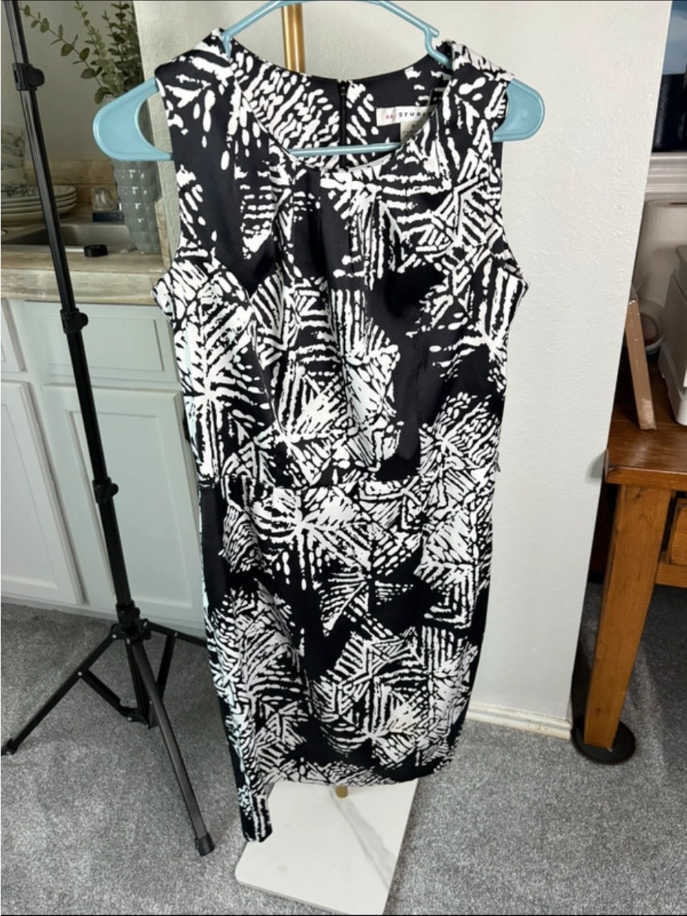 AA Studio size 8 Sleeveless Black & White Printed Sheath Dress